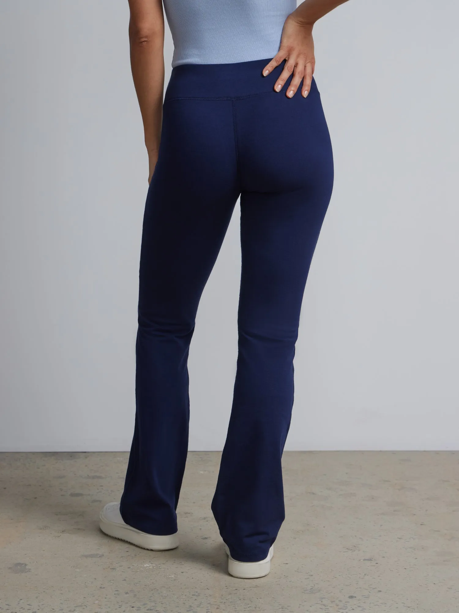 Petite Mid-Rise Bootcut Yoga Pant