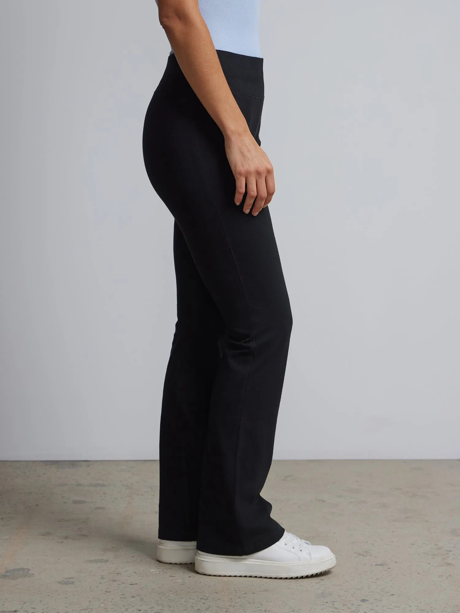 Petite Mid-Rise Bootcut Yoga Pant