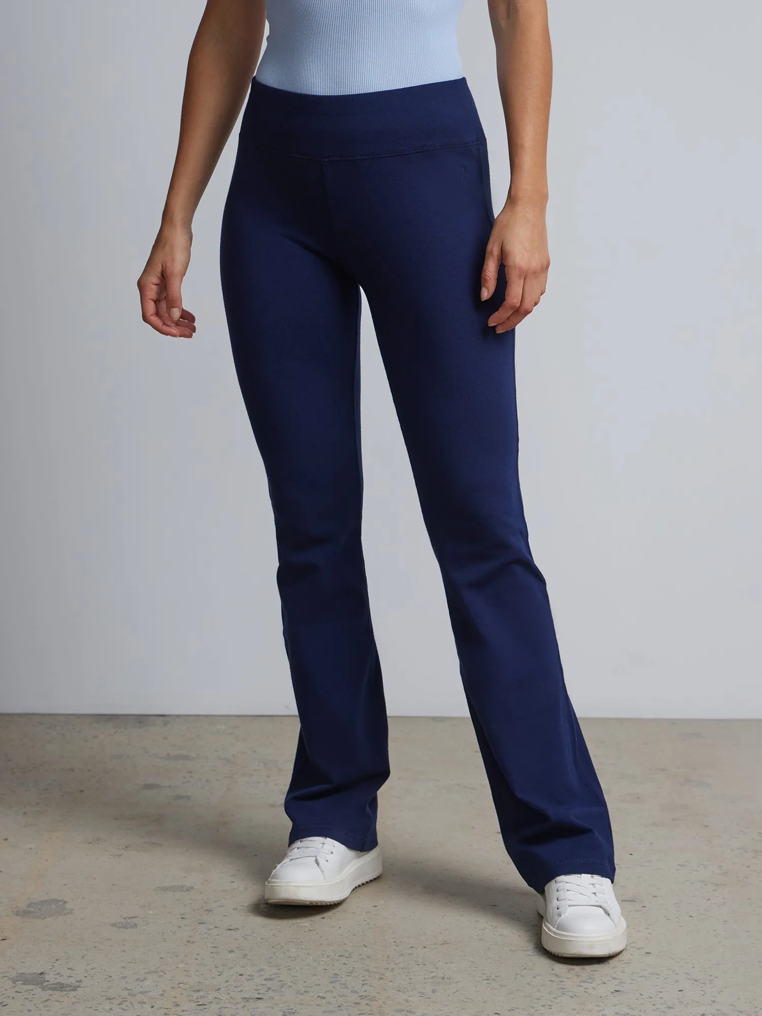 Petite Mid-Rise Bootcut Yoga Pant