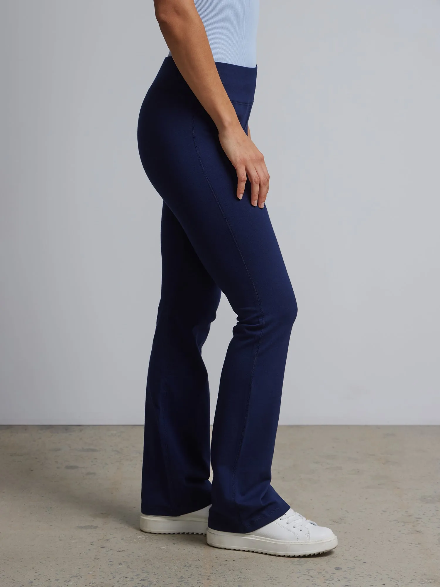 Petite Mid-Rise Bootcut Yoga Pant