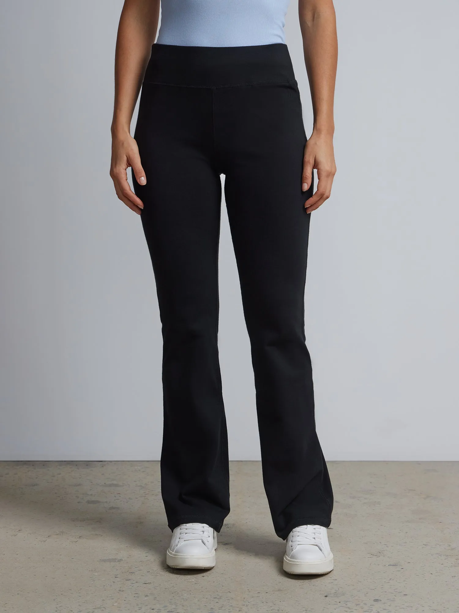 Petite Mid-Rise Bootcut Yoga Pant