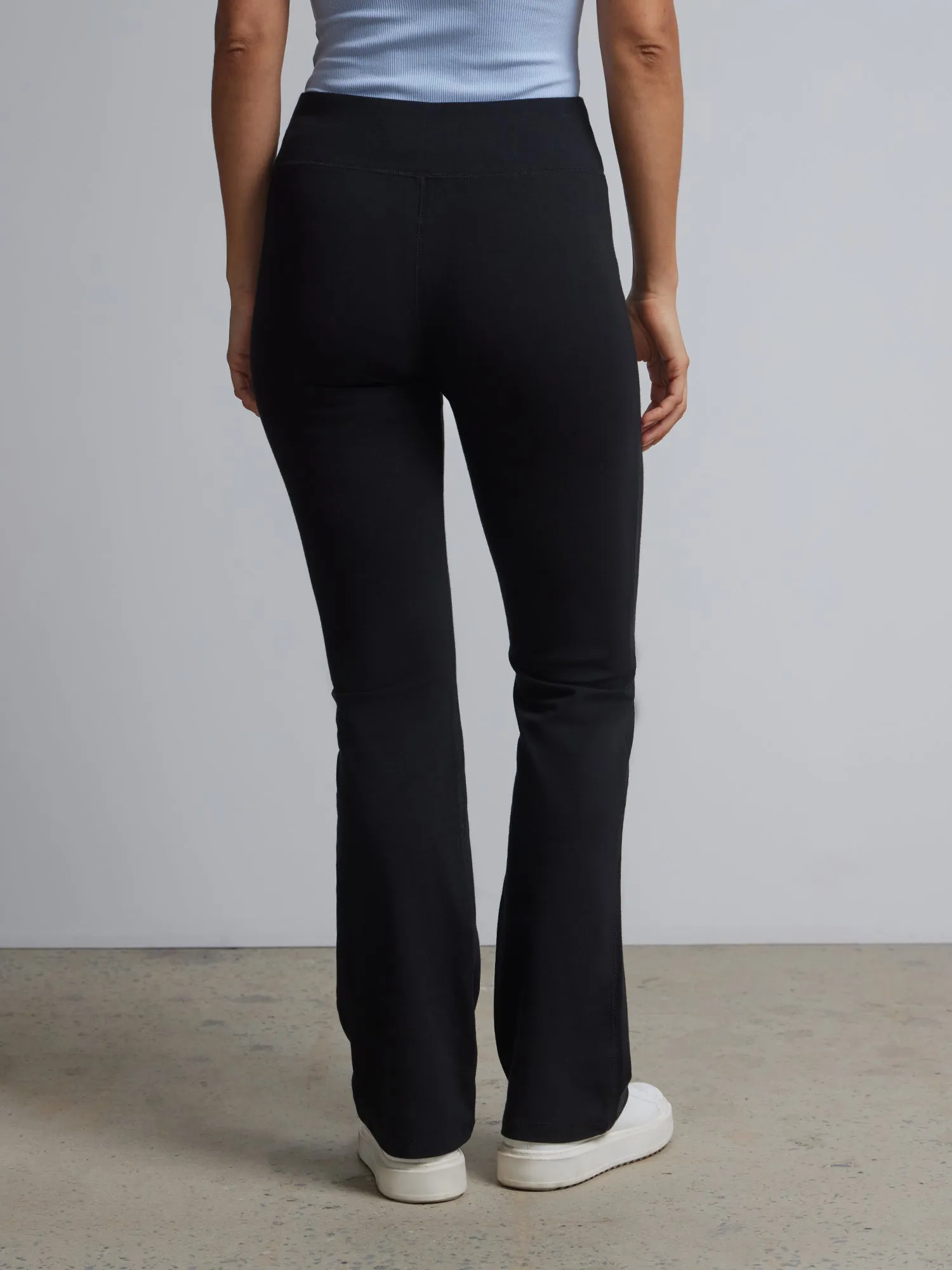 Petite Mid-Rise Bootcut Yoga Pant